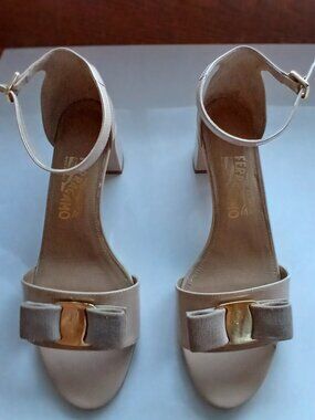 Salvatore Ferragamo Nude Patent Leather Block Heel Sandals Bow Detail Size 7